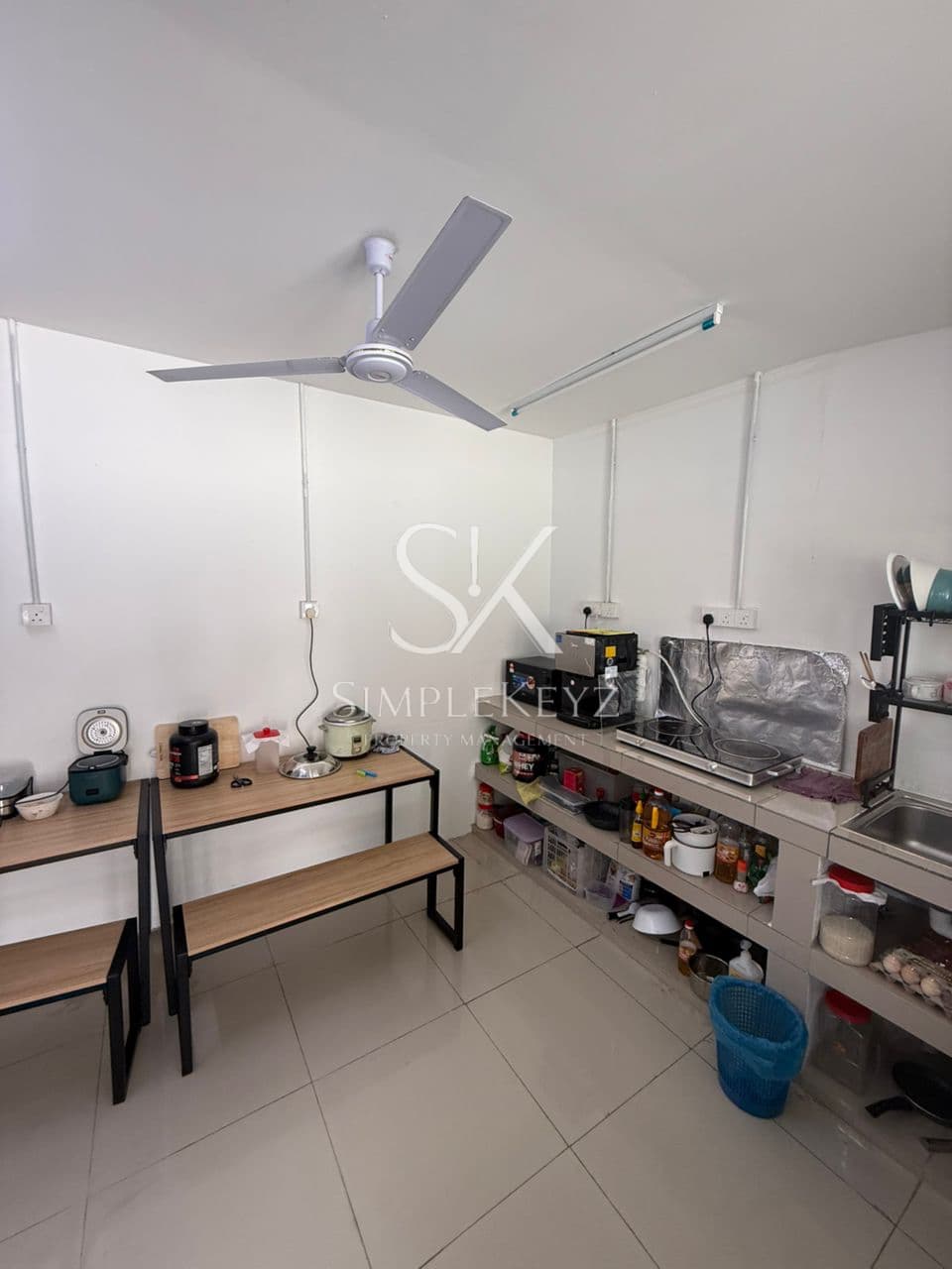 Landed , Small Room 12 - photo 2