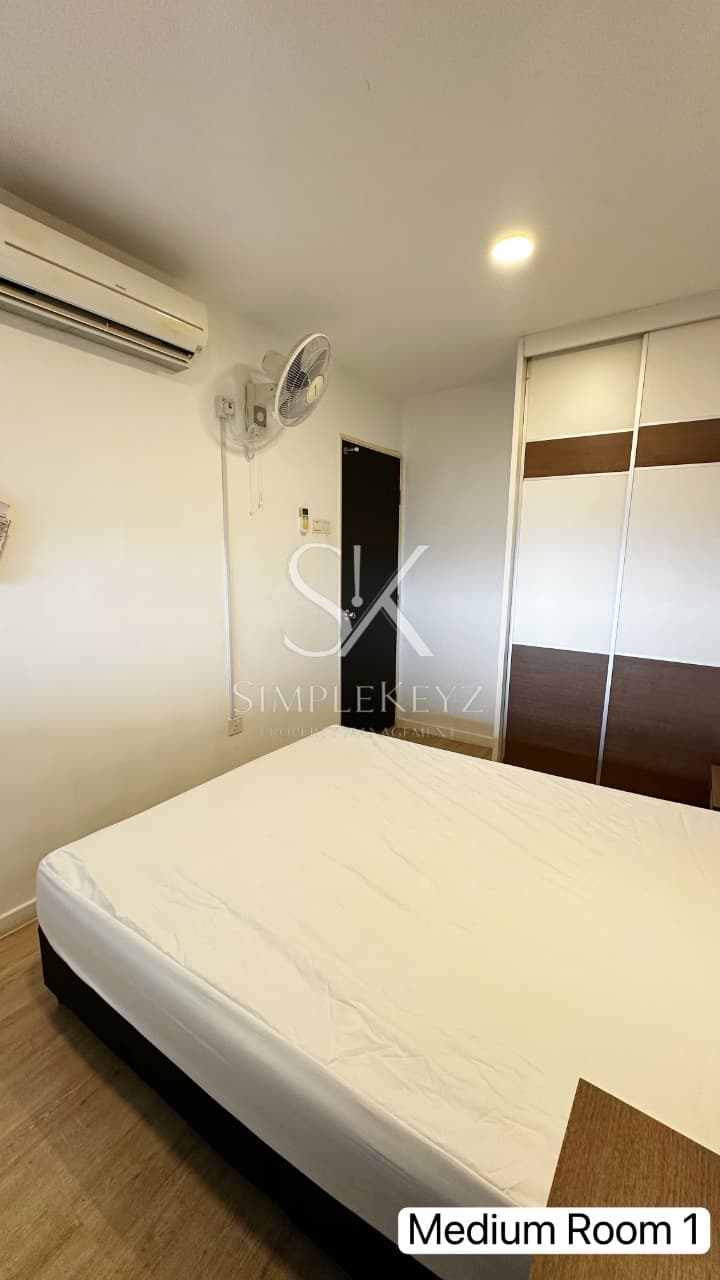 D'Latour , Medium Room 1 - photo 1
