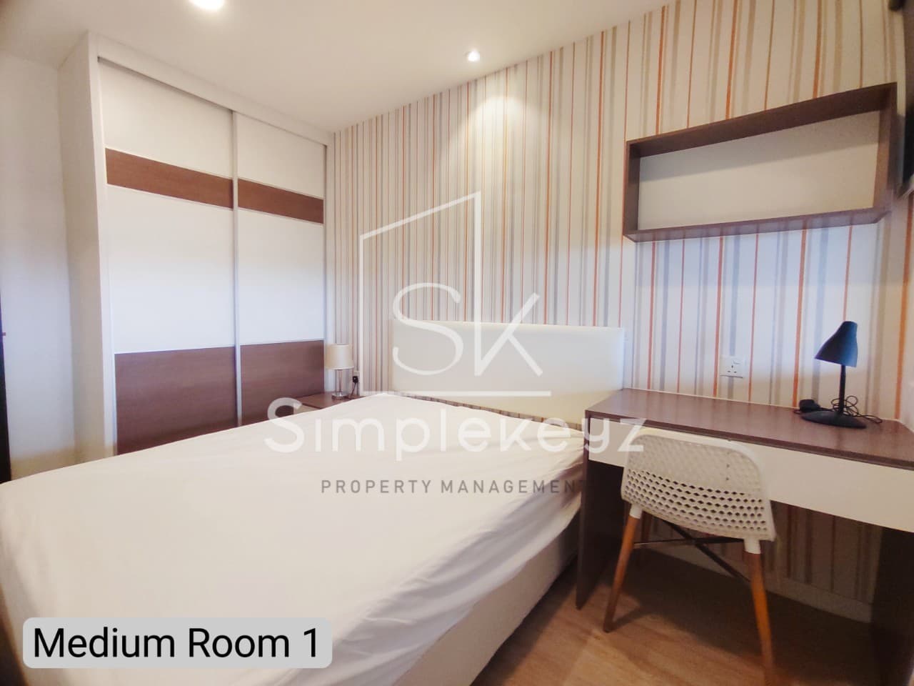 D'Latour , Medium Room 1 - photo 2