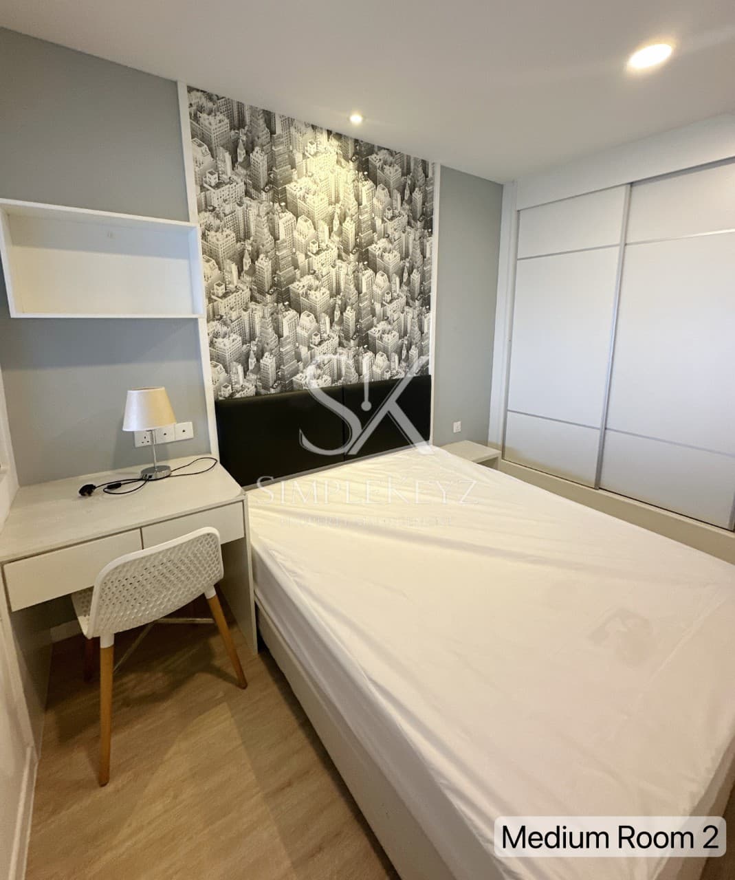 D'Latour , Medium Room 2 - photo 1